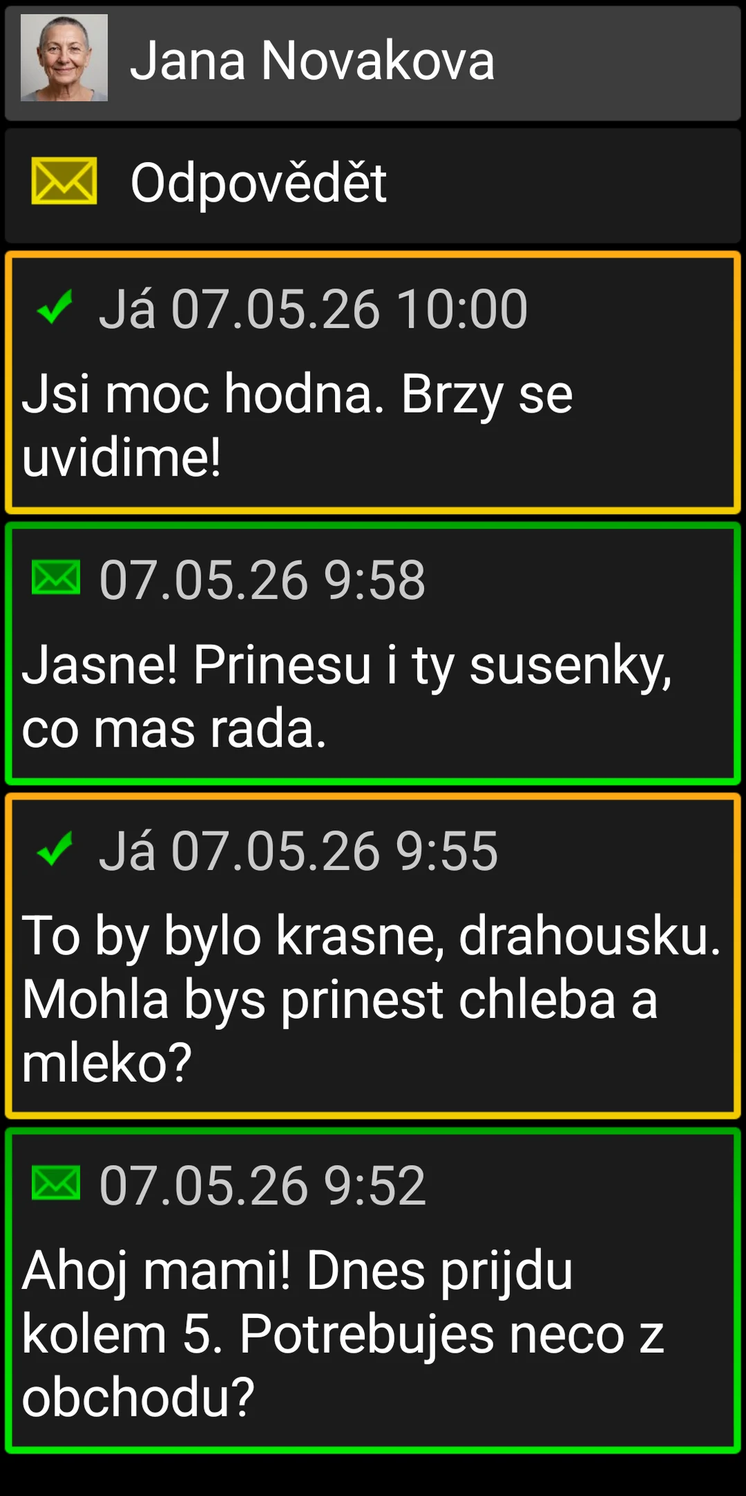 Konverzace v BIG SMS s velkými a vysoce kontrastními kartami zpráv