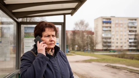 Samaziniet nejaušus pieskārienus Android tālruņa zvanu laikā